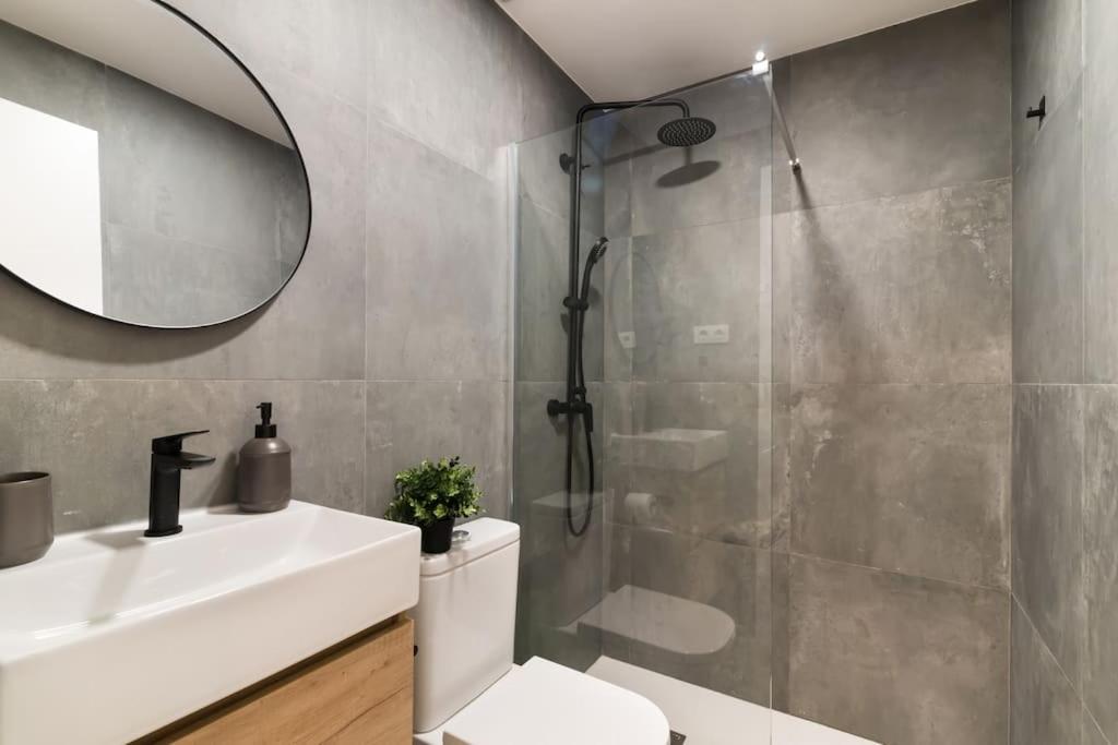 Moderno Y Acogedor Apartamento En Atocha 4 Pax A/C Madrid Exterior foto